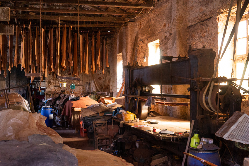 22 Leather Making Chania DSC04451