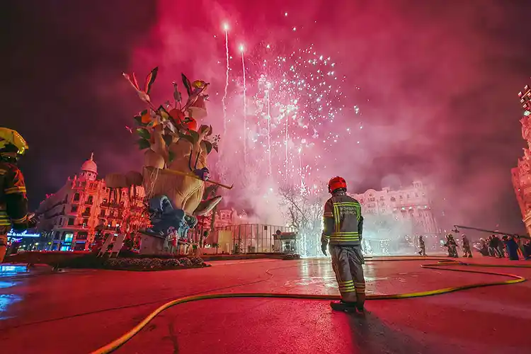 How Is It To Live In Valencia, Spain? 5 Fallas and a firefighter