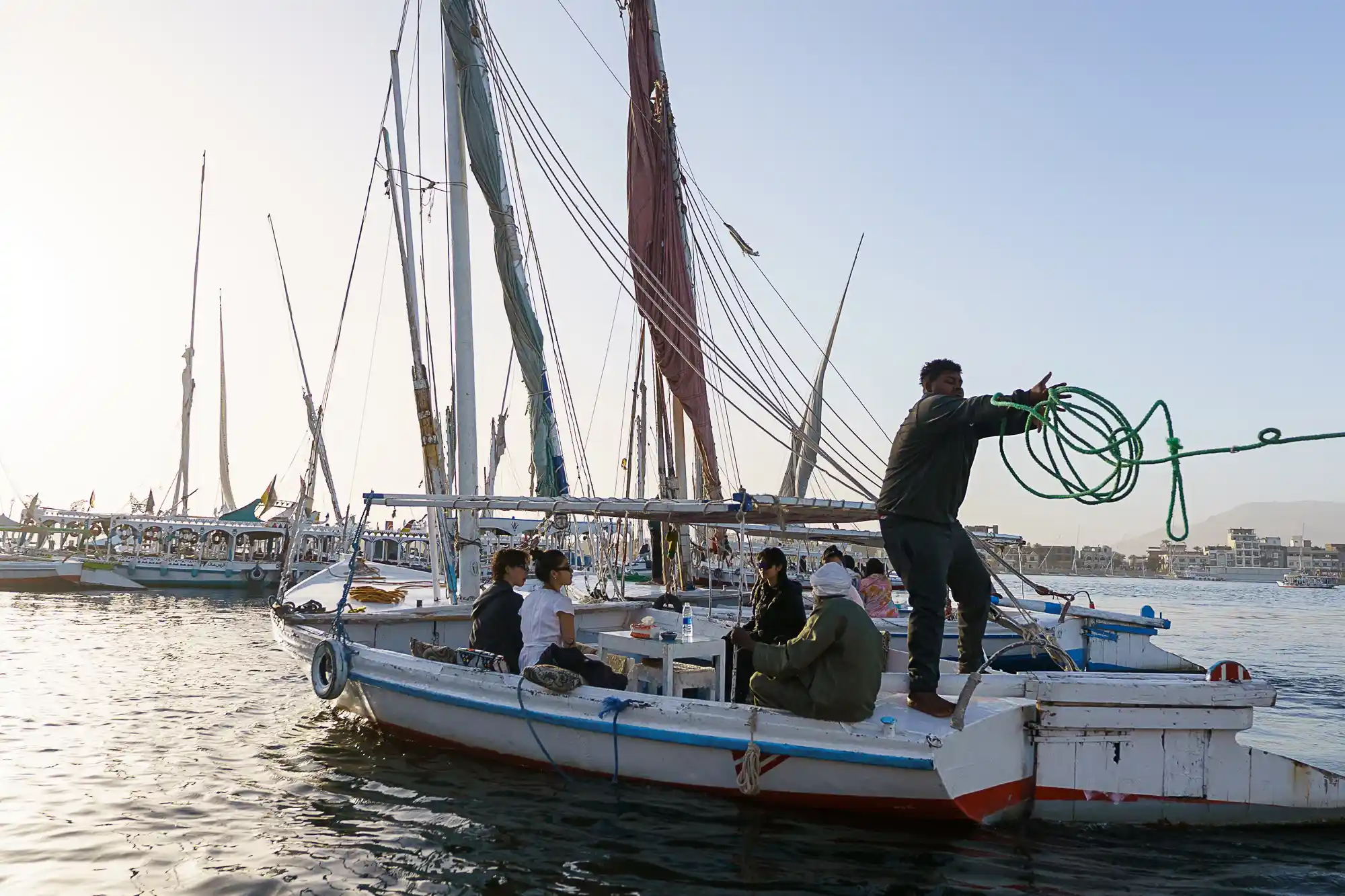 Man throwing a rope on a Felucca