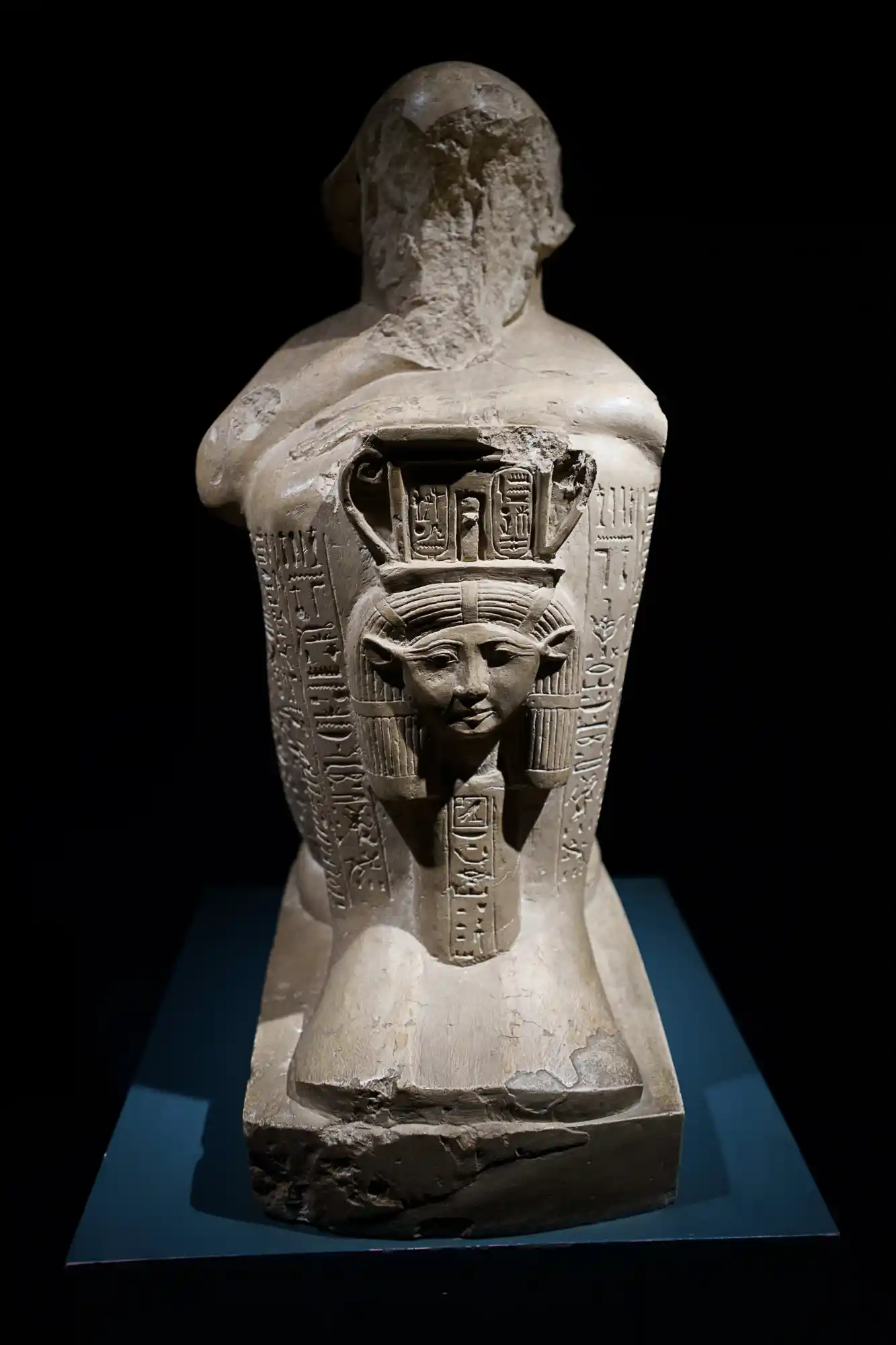 Museum display of Theban treasures