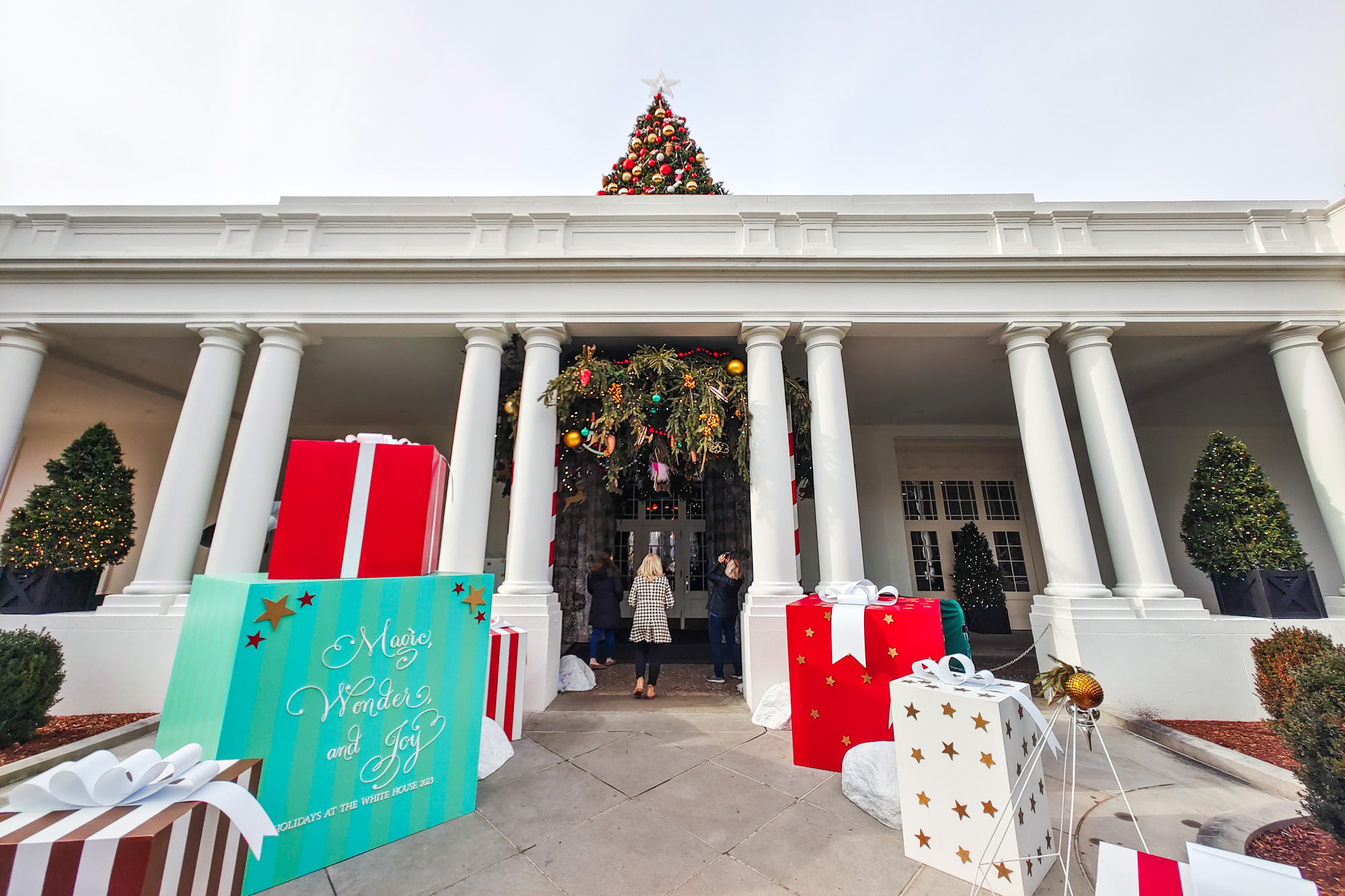 Big Christmas presents at the White House