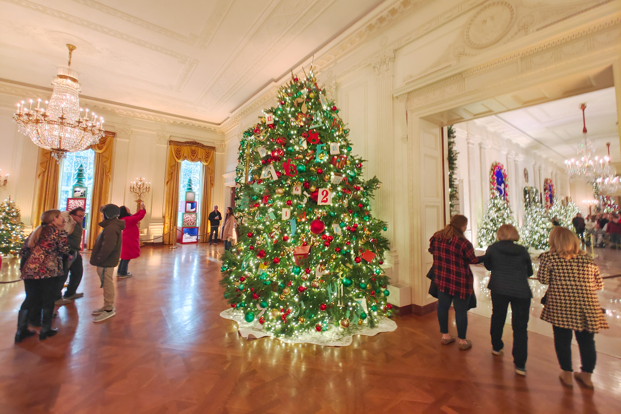 Classic Christmas Tree Decoration