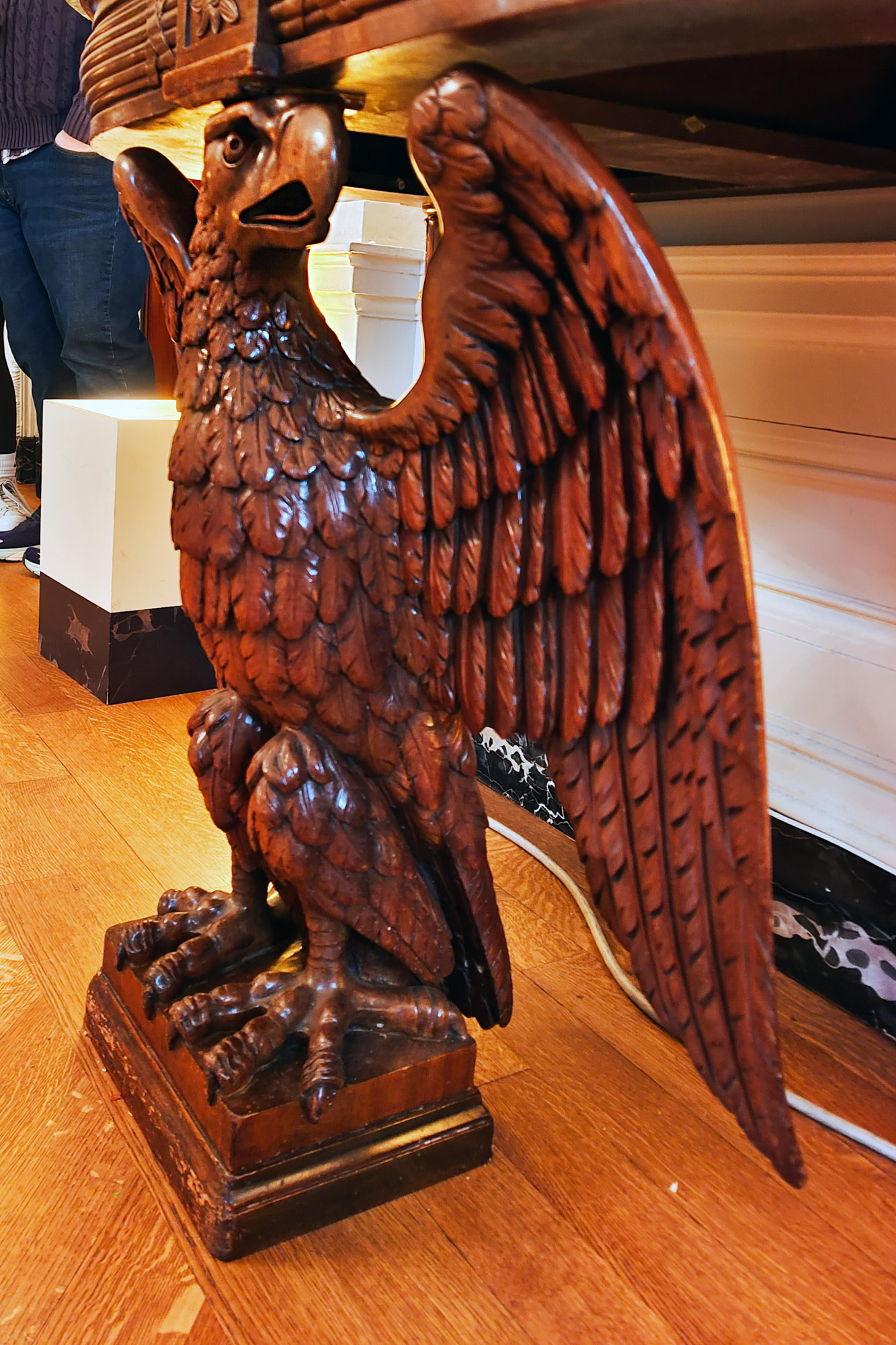 Eagle Table leg