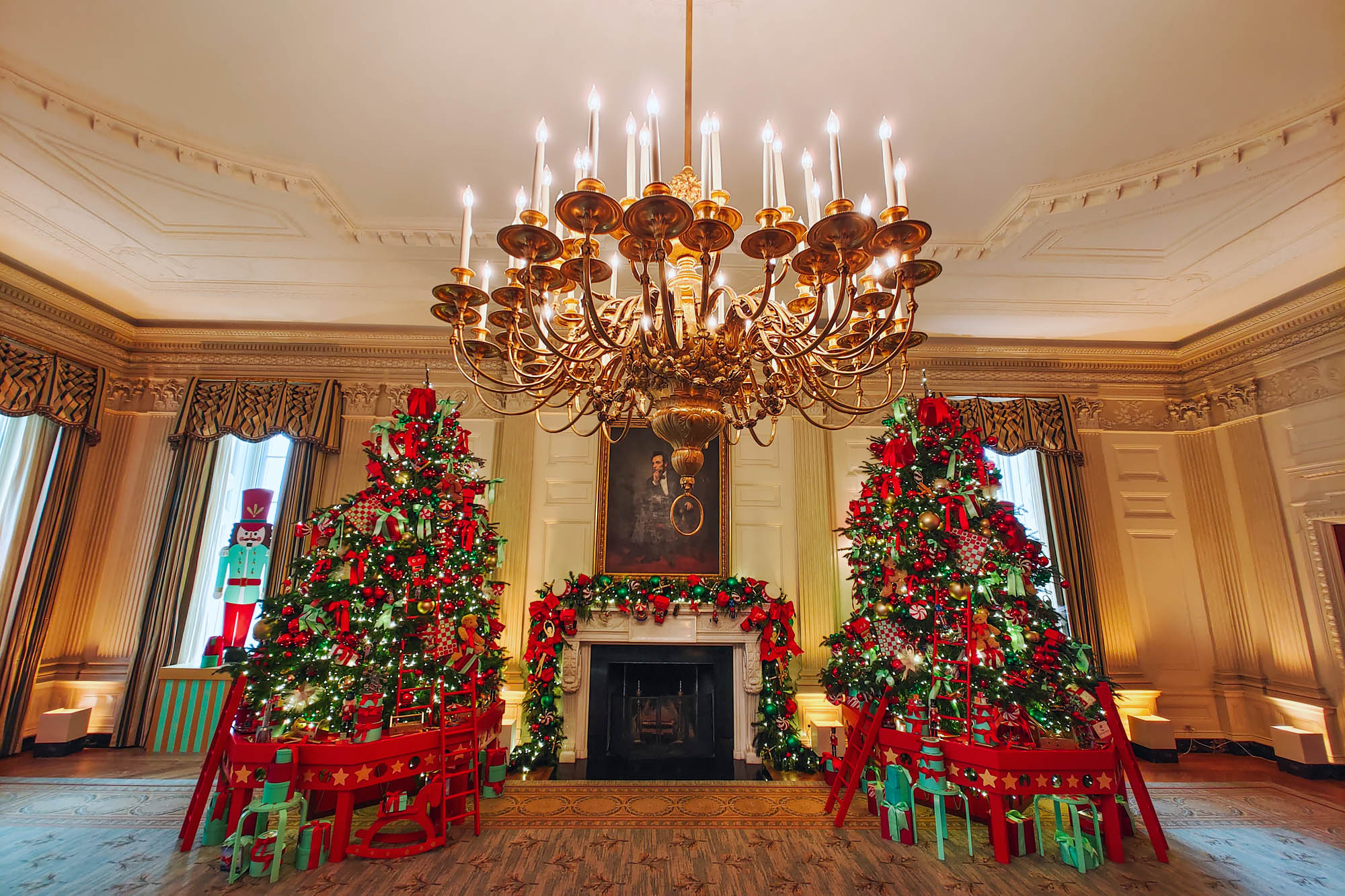 Holiday decoration with Christmas Tree and Chandelier