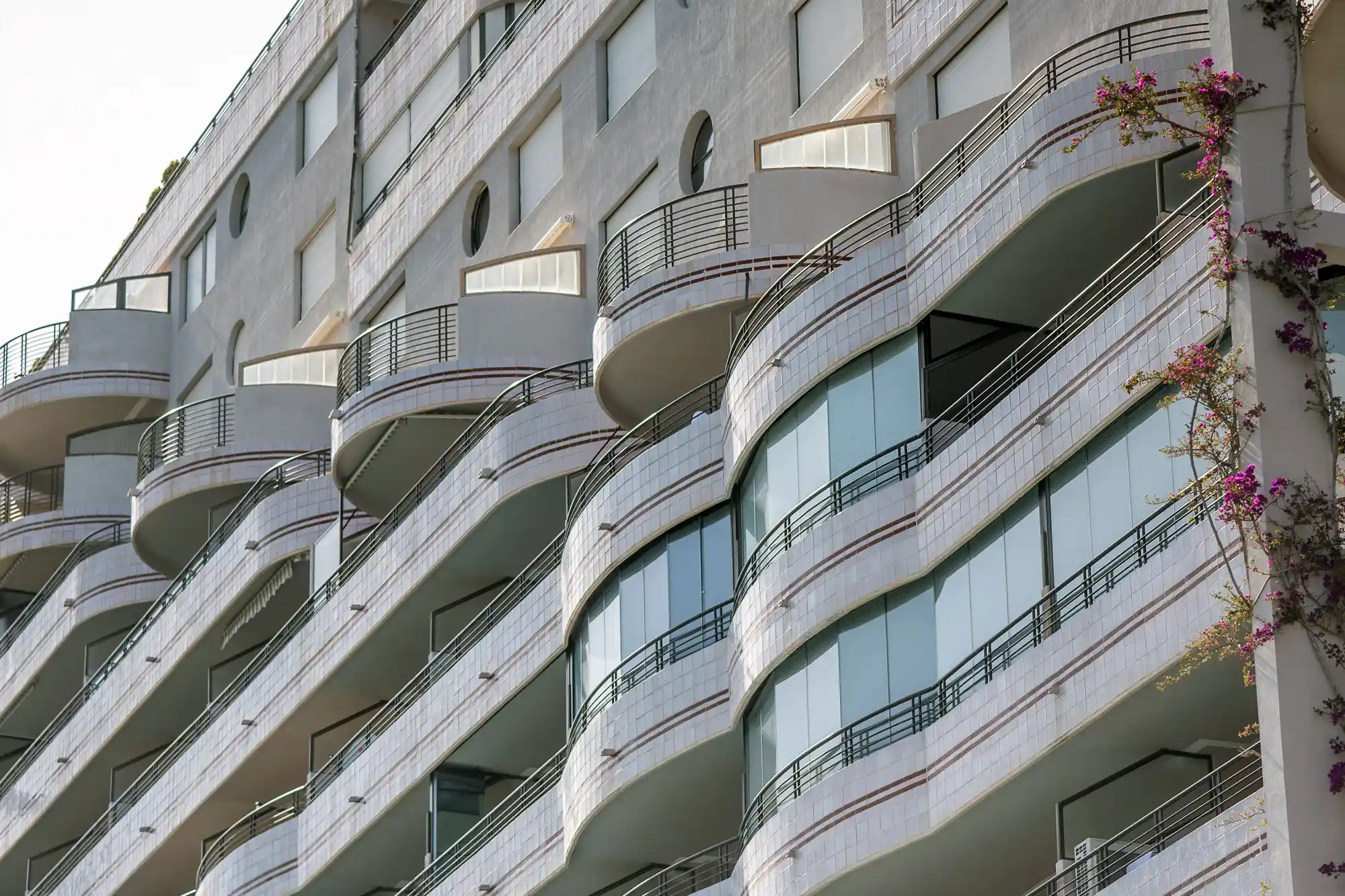 Wave form building architecture