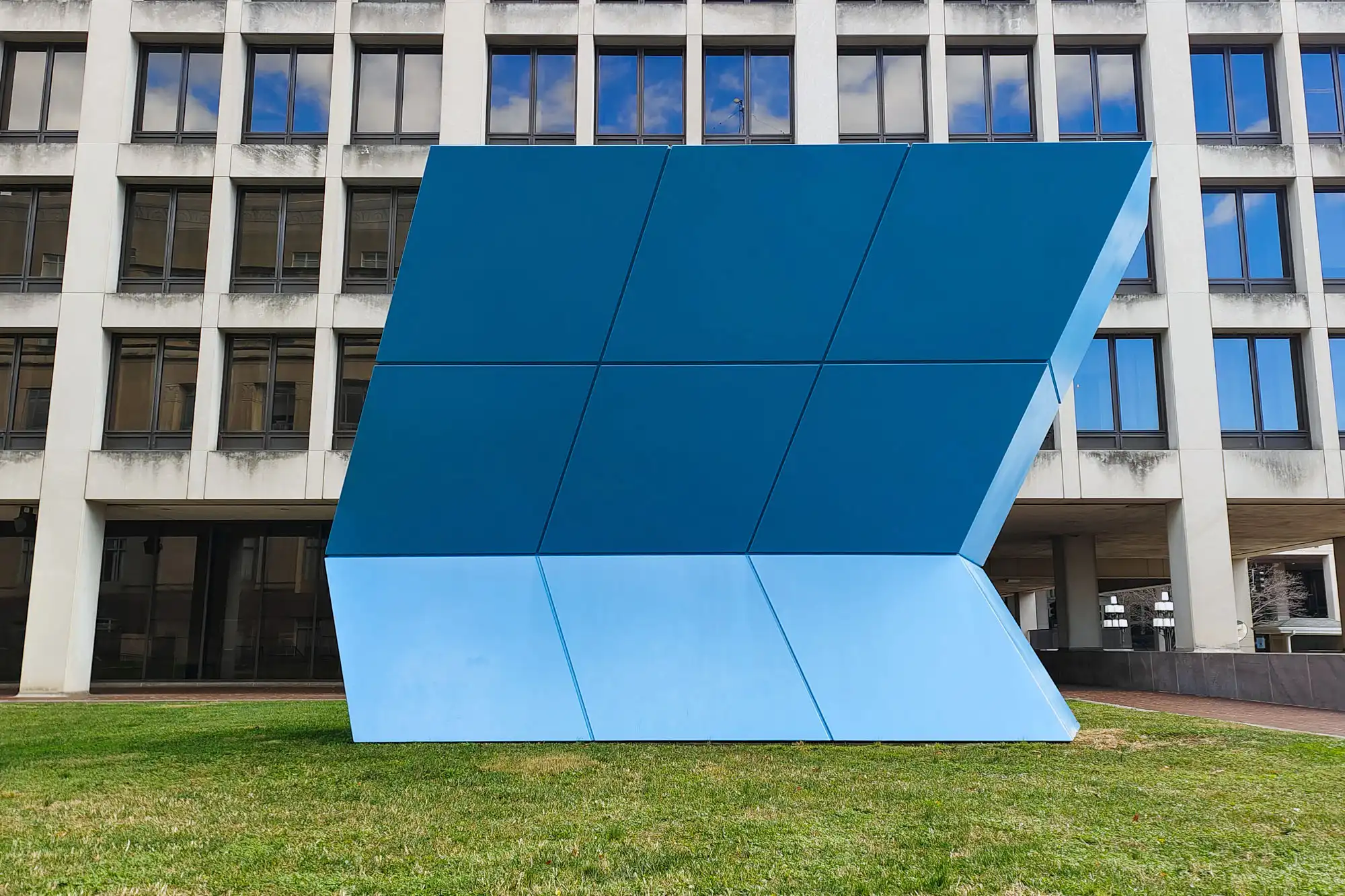 Blue Arrow statue Washington DC