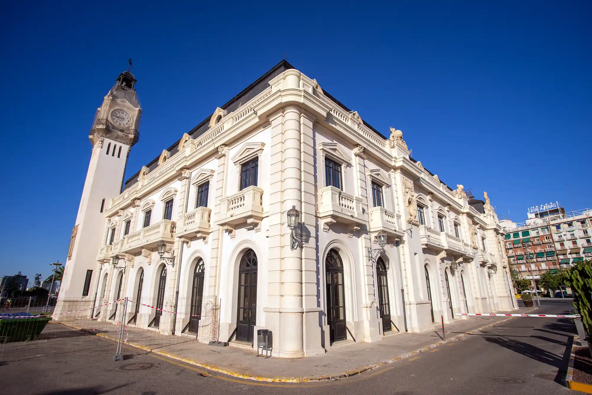 Edificio de reloj en Valencia