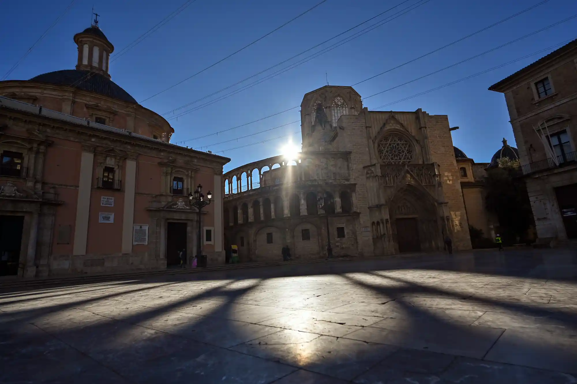 Unique Valencia shadow