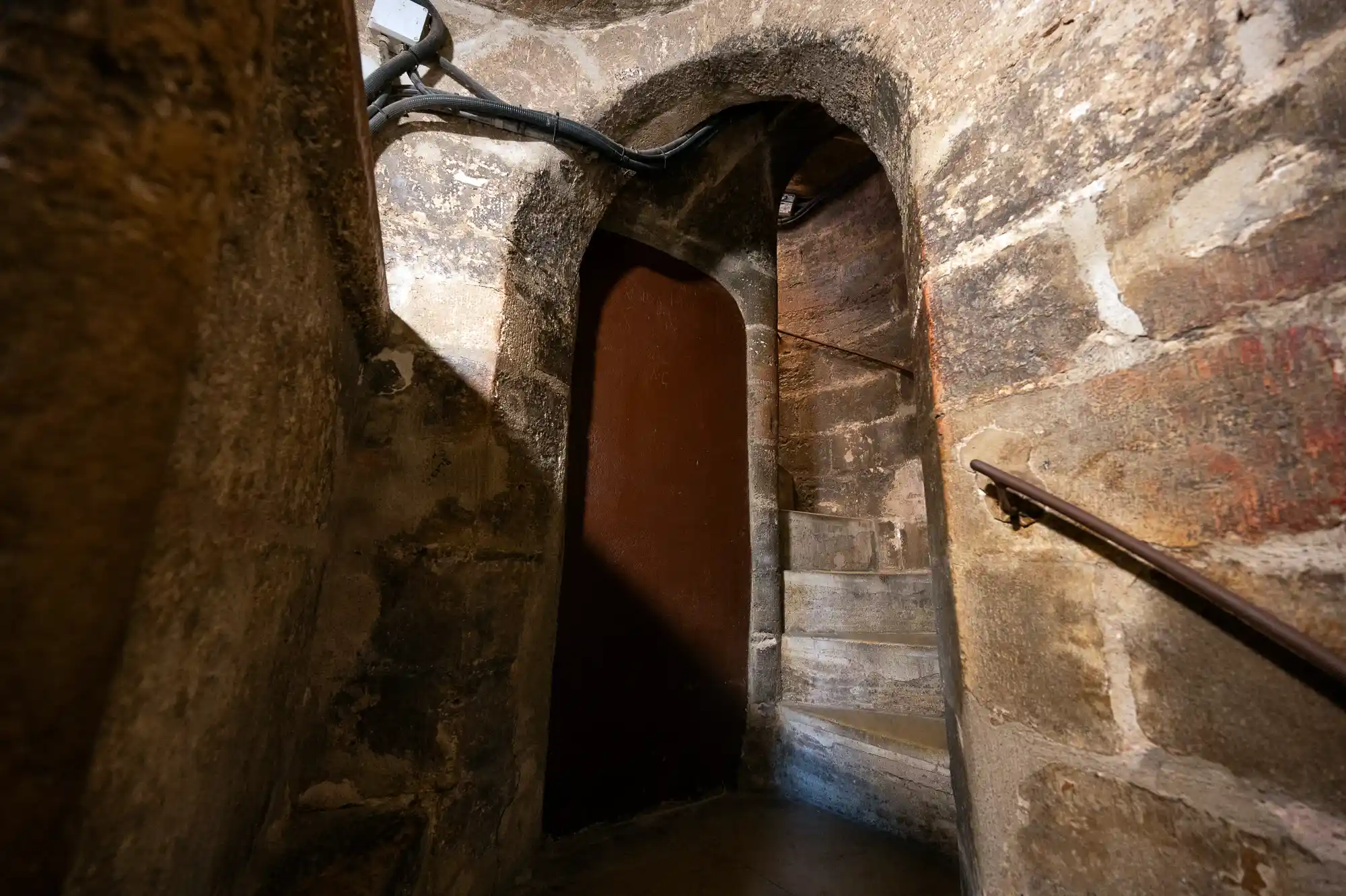 Stone door Micalet