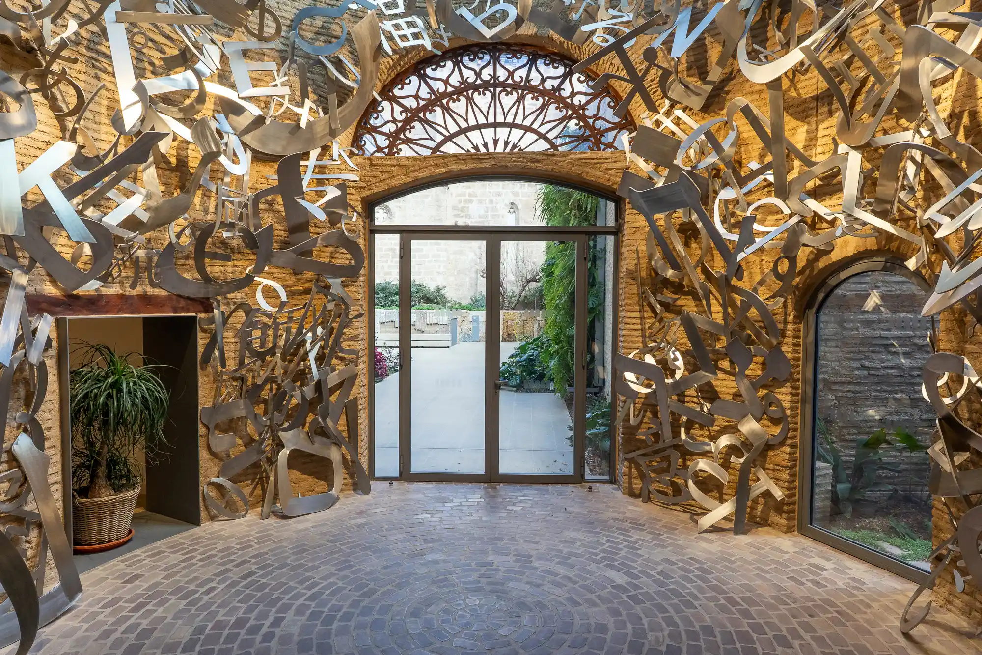 Letter Gate Valencia