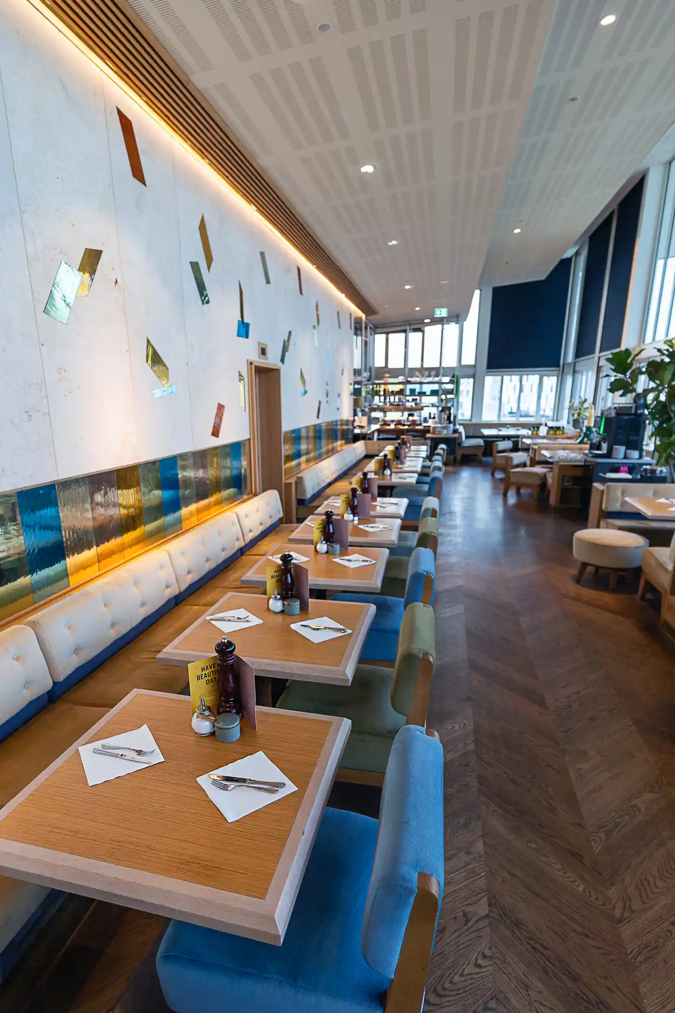Breakfast Room Flemings Hotel in Frankfurt