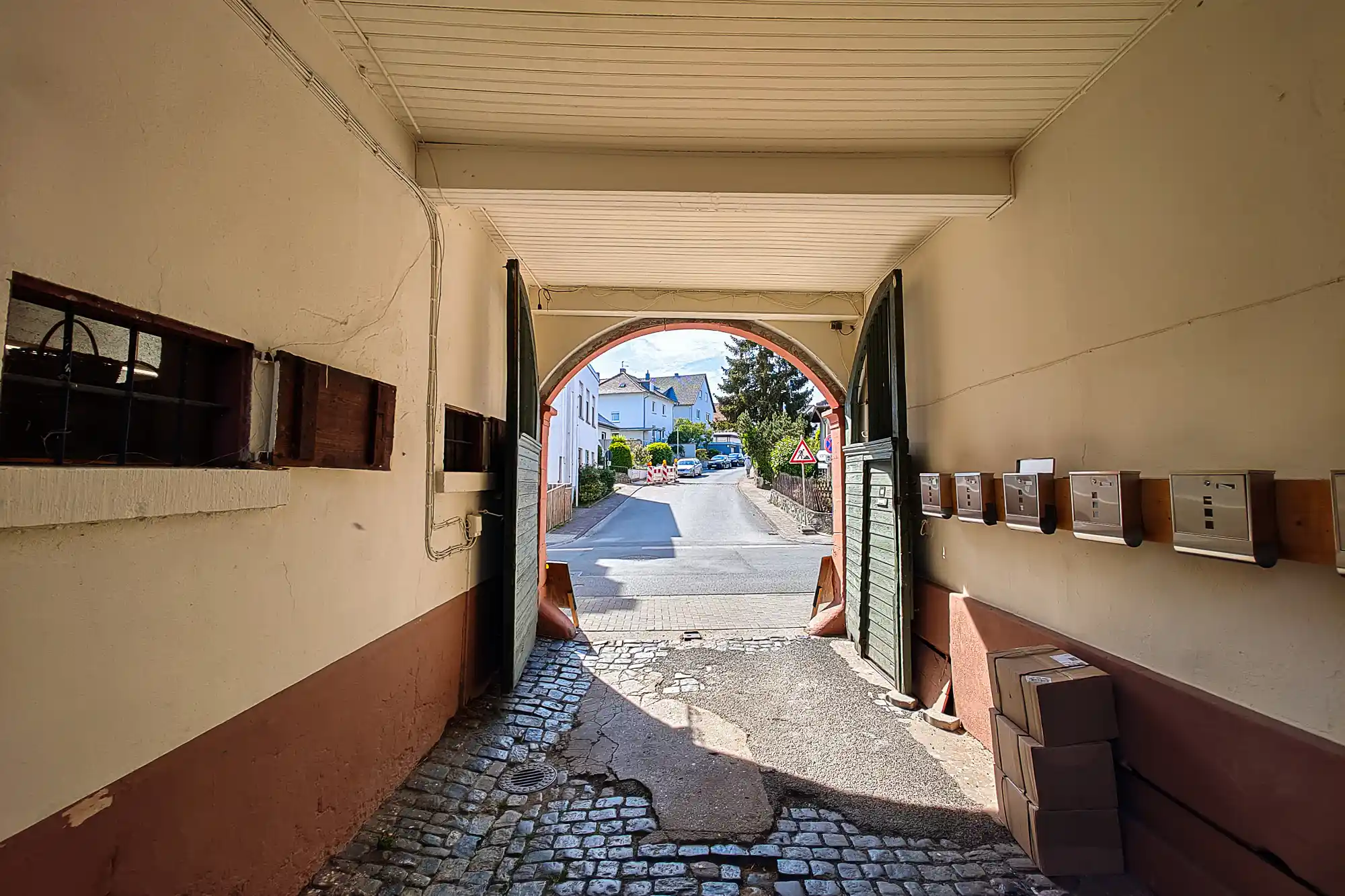 Hofeinfahrt in Traisa