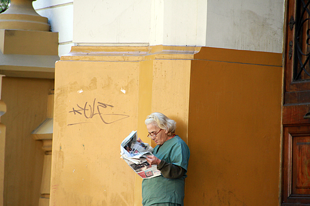 Reading the News