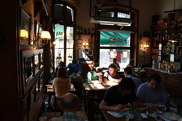 La Poesía - A Great Place to Read, Drink and Relax 3 Books Poesia