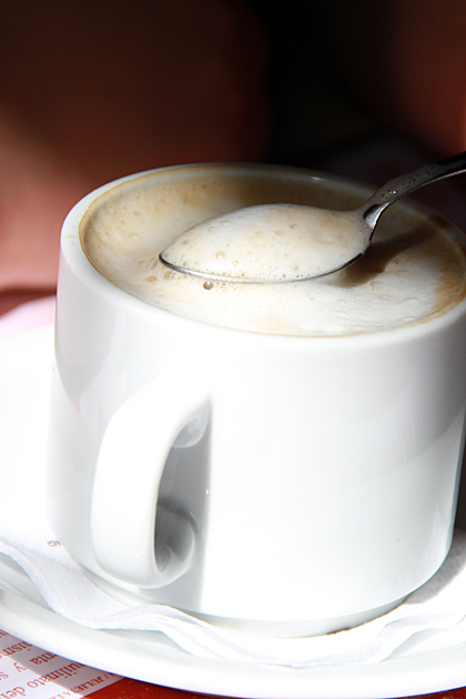 La Poesía - A Great Place to Read, Drink and Relax 10 Cafe Con Leche