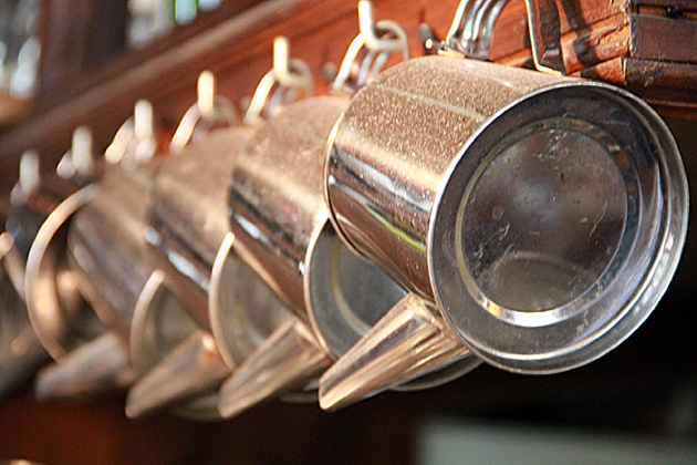 La Poesía - A Great Place to Read, Drink and Relax 4 Cans