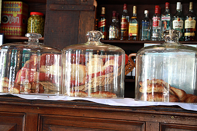 La Poesía - A Great Place to Read, Drink and Relax 6 Facturas Buenos Aires