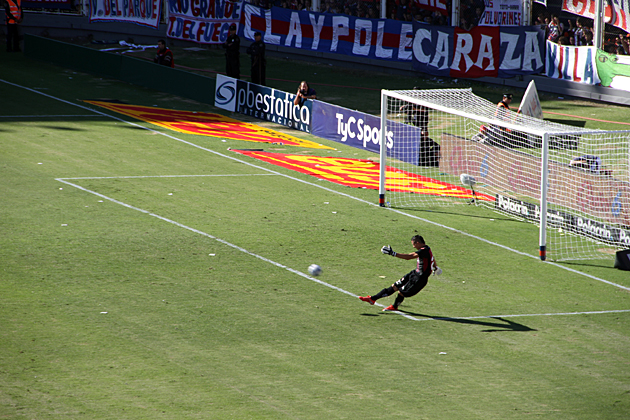 Watching Soccer in Buenos Aires, Part 2: San Lorenzo 10 Goalie