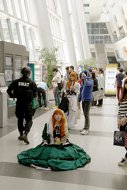 Cosplay at Comic World 22 Manga Drag Queen
