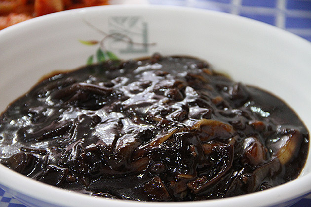 Noodles in Black Bean
