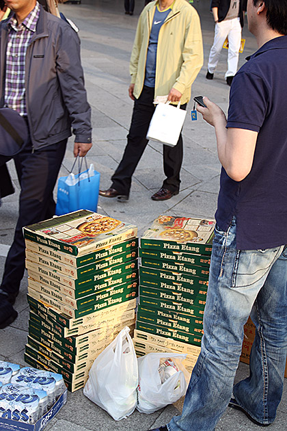 A Day at Sajik Stadium - Lotte Giants Baseball 7 Pizza Baseball