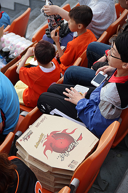 A Day at Sajik Stadium - Lotte Giants Baseball 2 Pizza Hut Busan