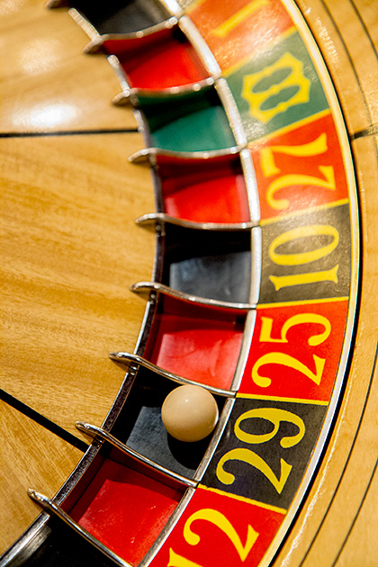 Vegas Flair at Cactus Petes in Jackpot, Nevada 7 Roulette disc with ball inside number 29