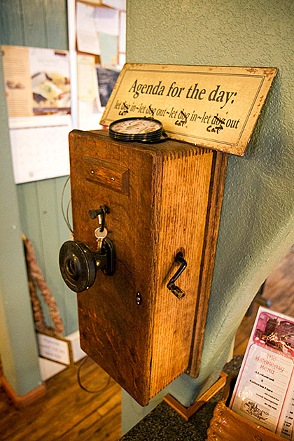 Go West, Young Men! 39 Wild Wild West Phone
