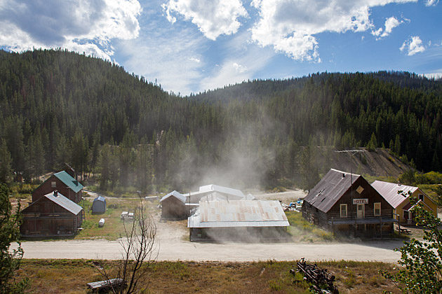 Houses and dust of History Warren in Idaho