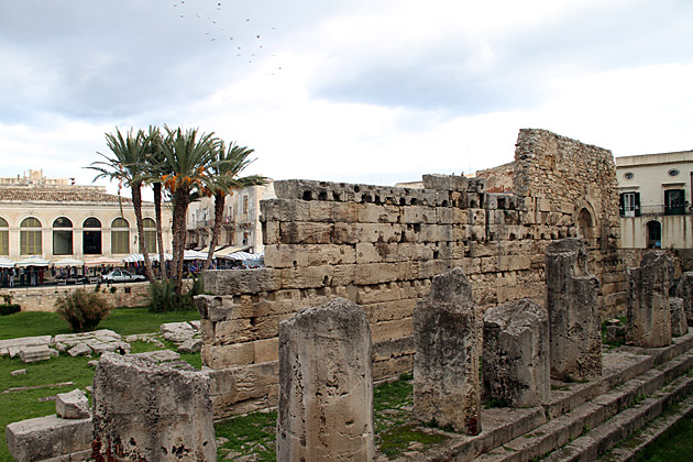 The Temple of Apollo and the Fountain of Arethusa 1 Temple of Apollo