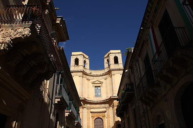 Noto: Version 2.0 28 Curved Church
