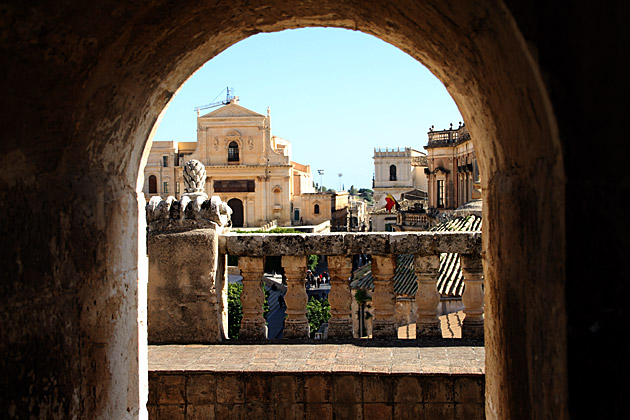 Noto: Version 2.0 23 Noto 2011