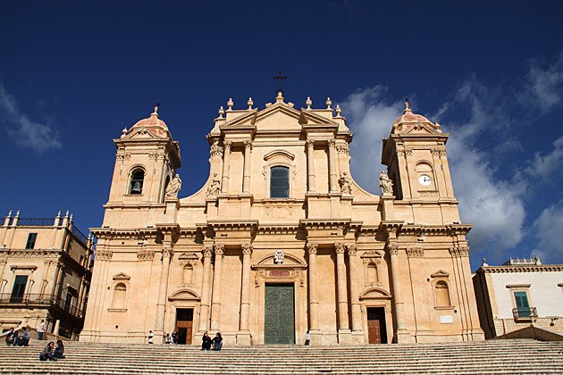 Noto: Version 2.0 6 Noto Duomo