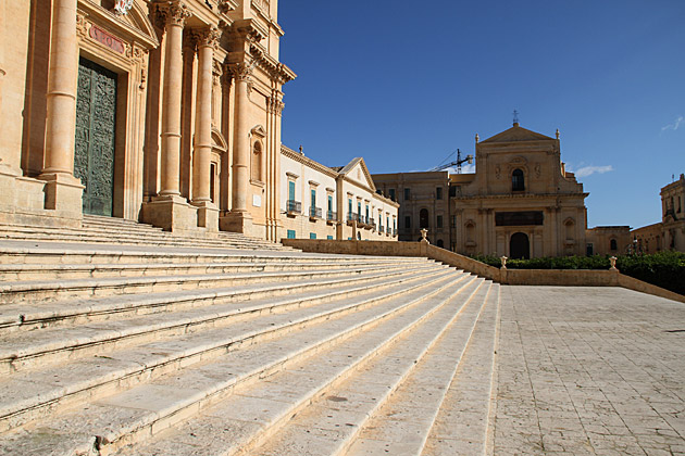 Noto: Version 2.0 7 Noto Stairs