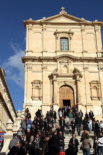 Noto: Version 2.0 10 Packed Church