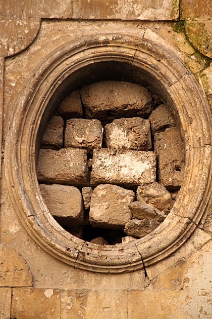 Noto: Version 2.0 27 Stone Hole