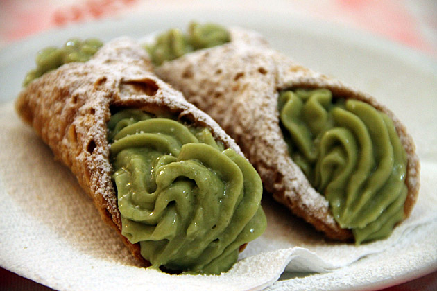 Noto: Version 2.0 36 pistachio cannoli