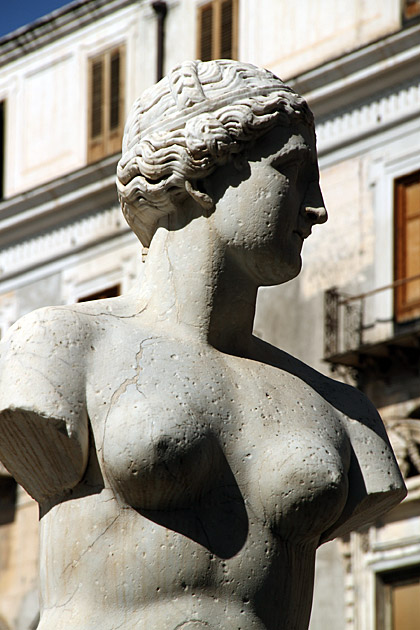 The Florentine Fountain of Piazza Pretoria 8 Armless Statue