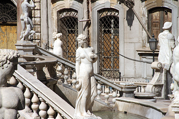 The Florentine Fountain of Piazza Pretoria 6 Breast Touch
