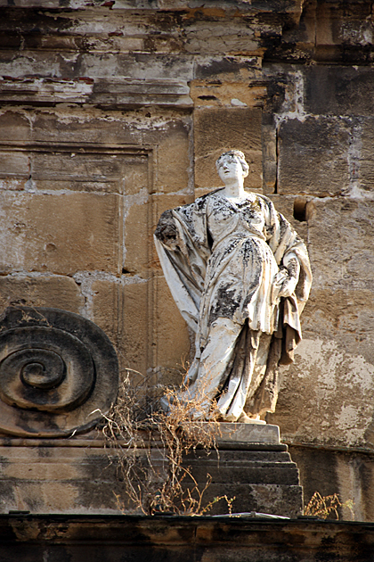 Singing Statue