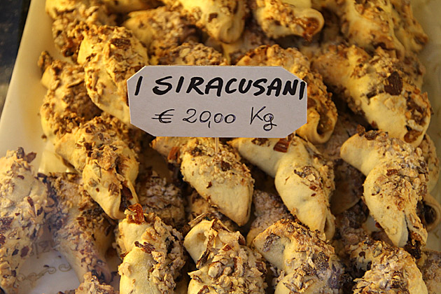 A Trip to Syracuse 21 Siracusani