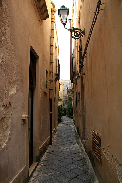 A Trip to Syracuse 17 Very Small Street Sicily