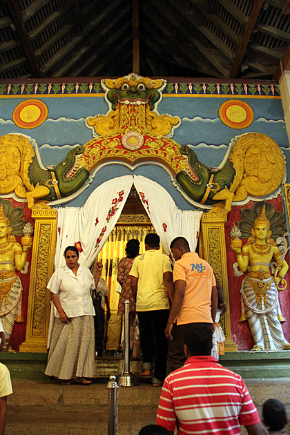 Entrance holy temple of the tooth
