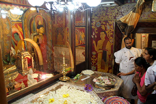 Temple of the tooth Altar