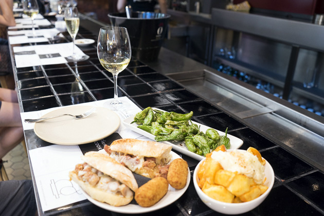 Montaditos y Bravas