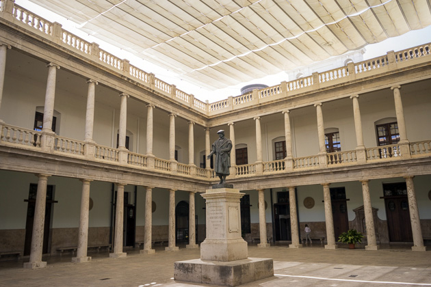 La Nau Valencia Plaza del Patriarca