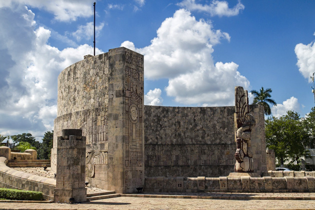 Mérida's Paseo de Montejo 21 Paseo%20de%20Montejo%20Merida%2021Monumento%20a%20la%20Patria%20Merida%2020131112%20for91days.com