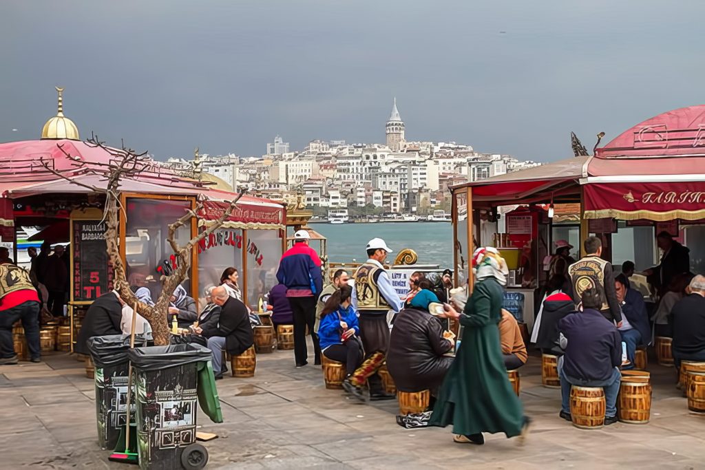 Lunchtime in Eminönü