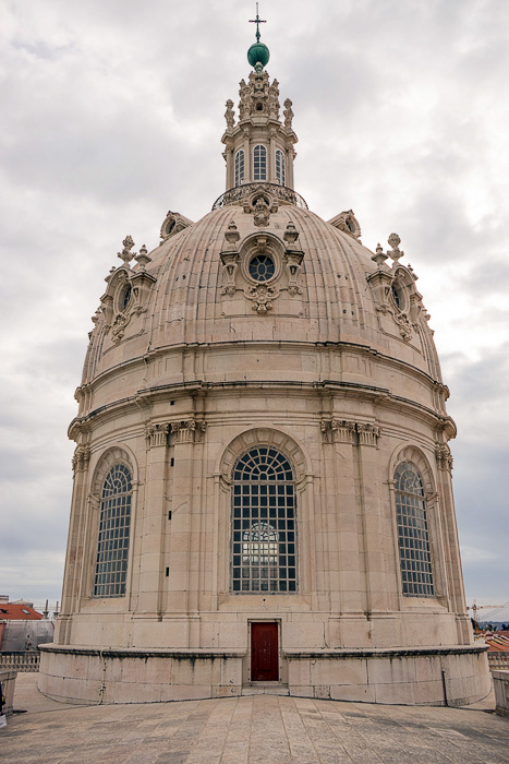 Basilica and Jardim da Estrela in Lisbon