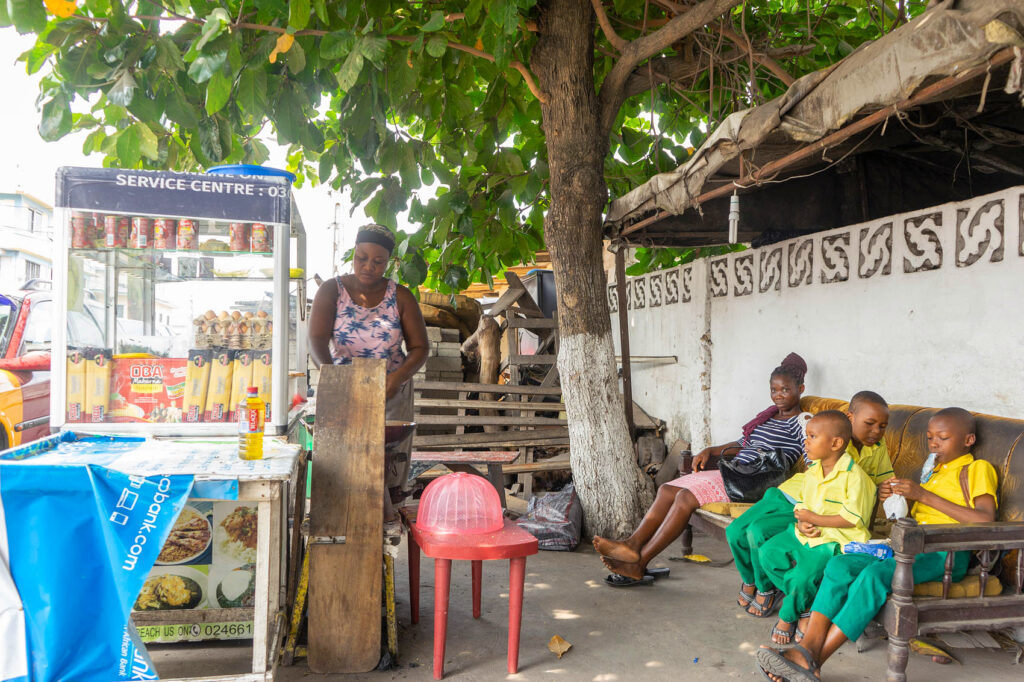 Maakye, Ghana! 2 Street Food in Accra, Gahan with school kids